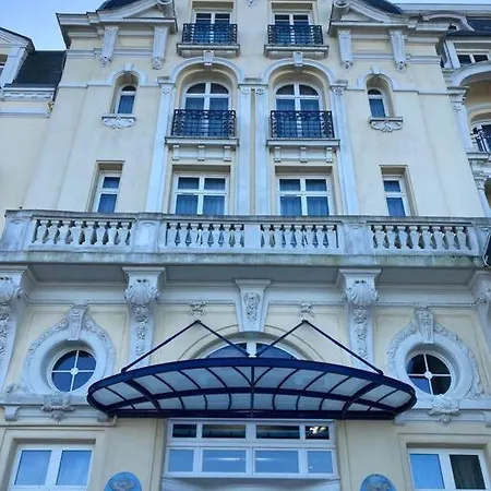 La Lorraine Apartment *